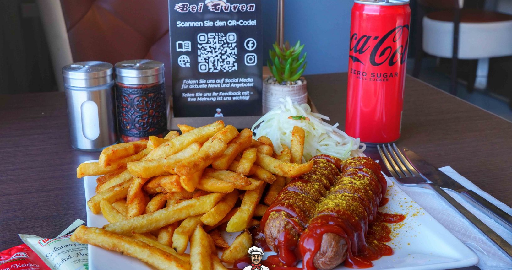 Currywurst mit knusprigen Pommes bei Güven Döner in Wahlstedt